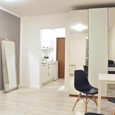 Nice And Comfy Studio Close To Old Town And Metro. Warsaw Luaran gambar